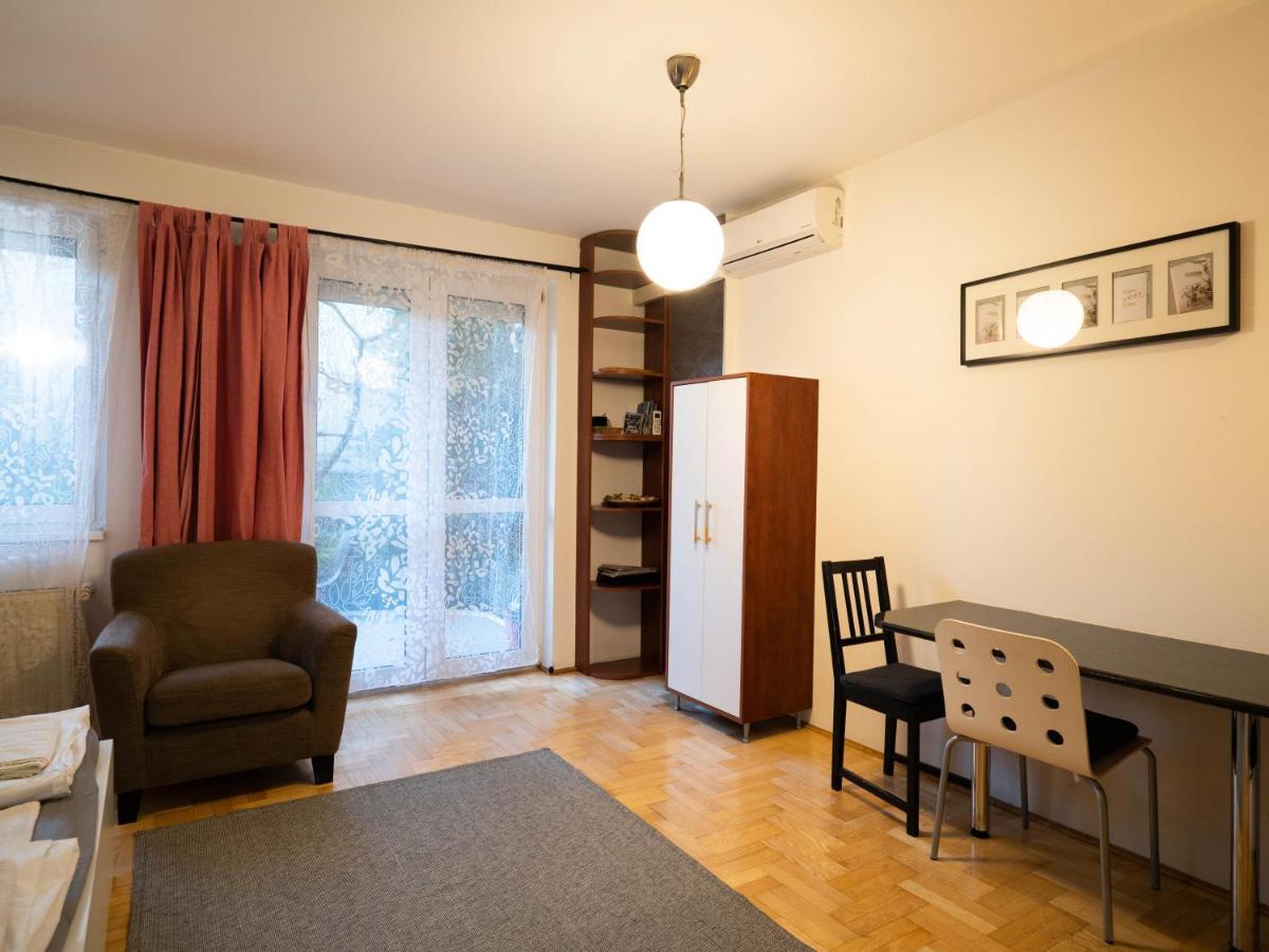 בודפשט Super Cute Studio With Terrace Next To Gozsdu Passage מראה חיצוני תמונה