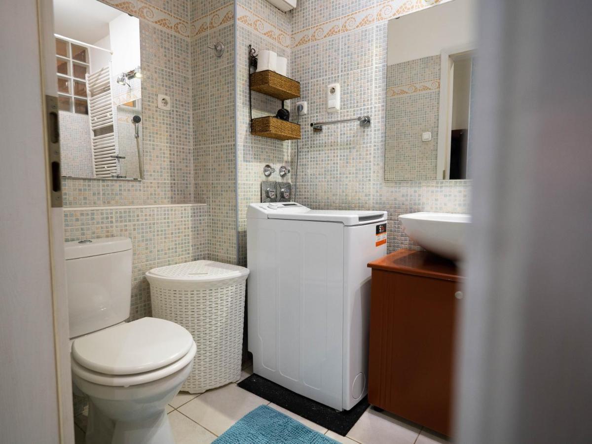 בודפשט Super Cute Studio With Terrace Next To Gozsdu Passage מראה חיצוני תמונה